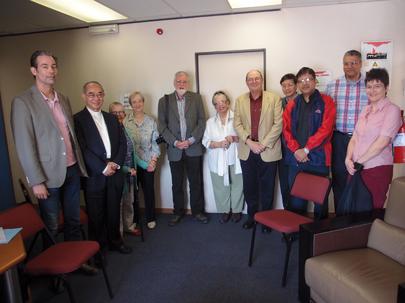 國際執事中心董事局和它的客人在真理電台留影