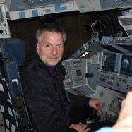 Klaus Kießling im Cockpit der Challenger